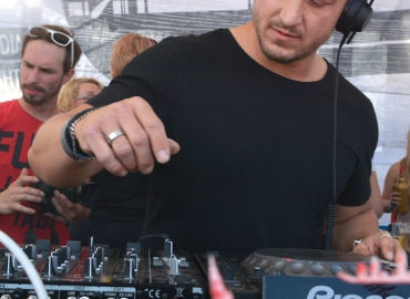DSC_667665