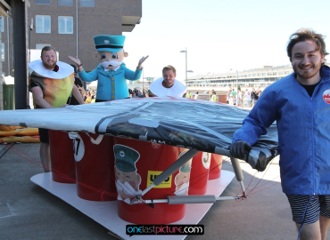 ferdi_goes_redbull_flugtag_onelastpicture.com1