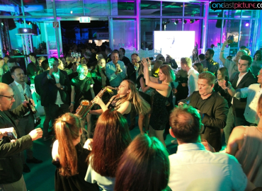 foto_flower_market_fashion_net_und_friends_come_together_onelastpicture.com14