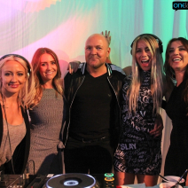 foto_flower_market_fashion_net_und_friends_come_together_onelastpicture.com20