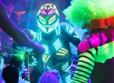 photo_mcwonderland_goes_neon_glow_onelastpicture.com20