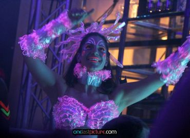 photo_mcwonderland_goes_neon_glow_onelastpicture.com22