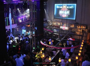 photo_mcwonderland_goes_neon_glow_onelastpicture.com26