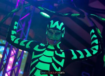 photo_mcwonderland_goes_neon_glow_onelastpicture.com32