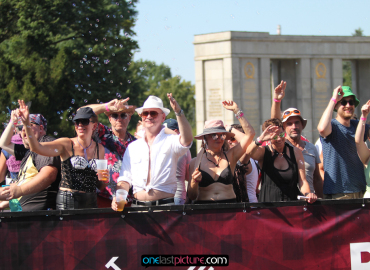 photo_rave_the_planet_parade_onelastpicture.com10